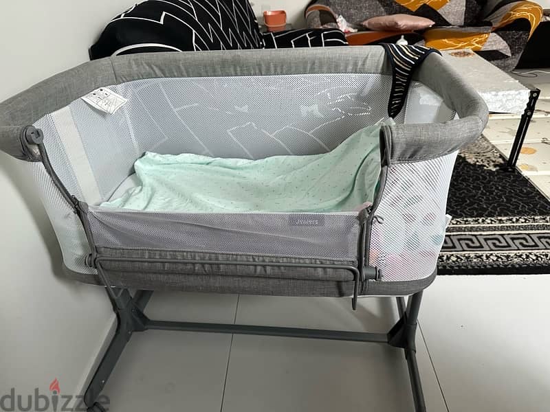 Brand new Bassinet and Baby car seat For sale 2