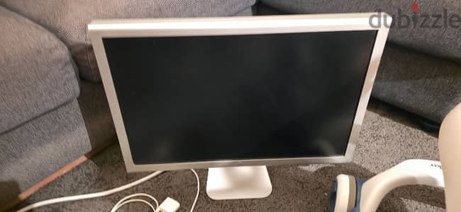 Apple Cinema Display (A1081) & Power Mac G6.
