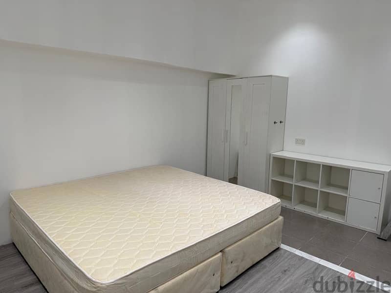Fully furnish studio flat 3