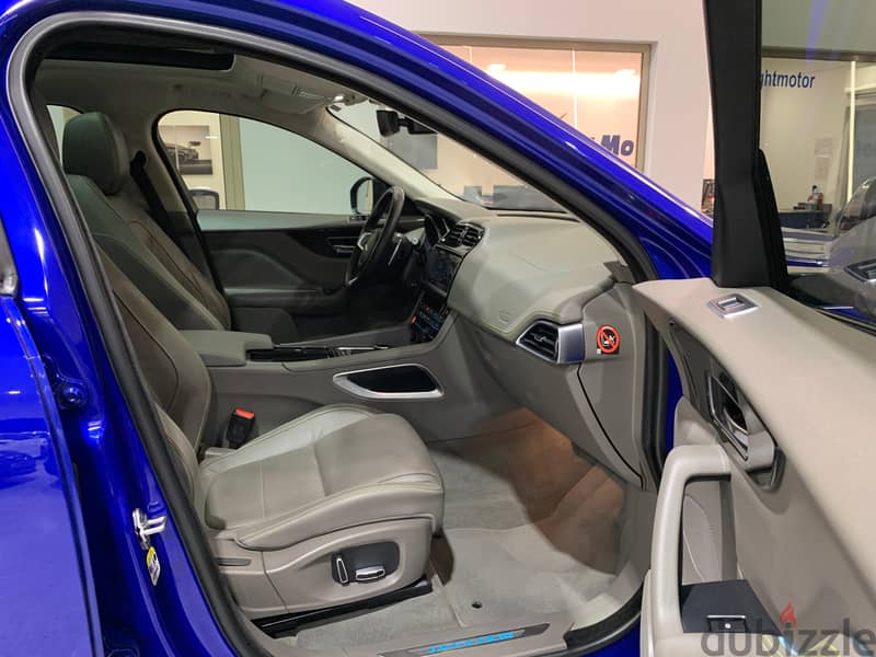 Jaguar F-PACE 12