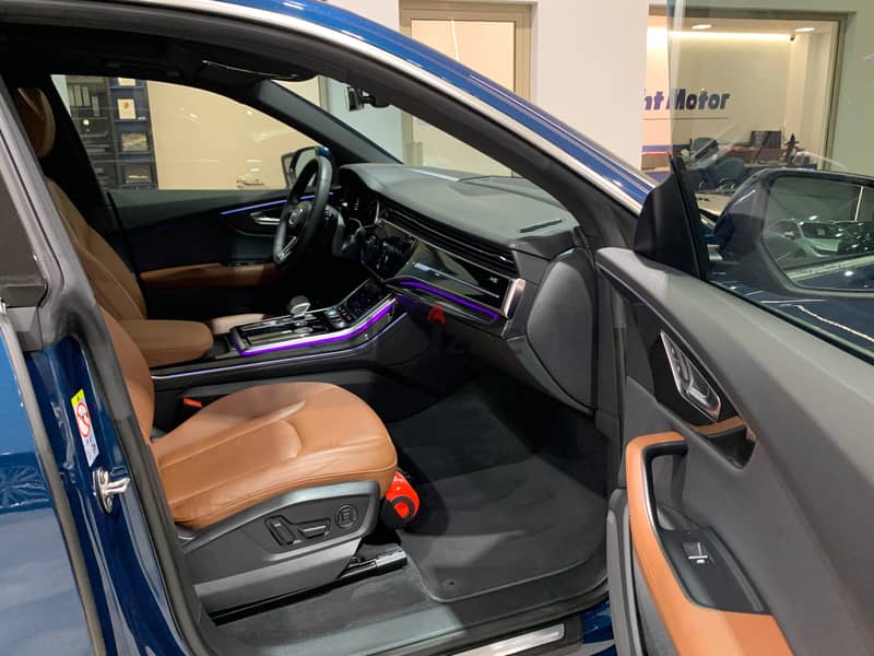 Audi Q8 11