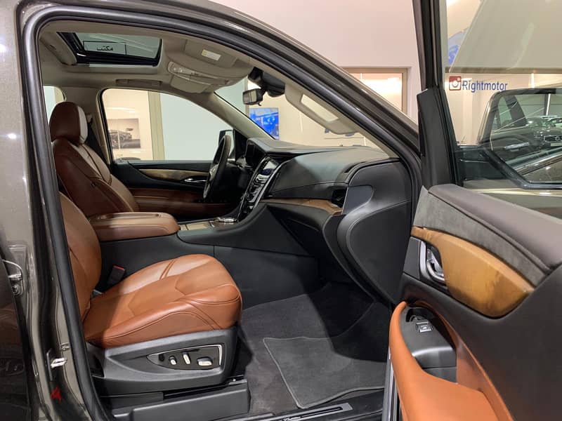 Cadillac Escalade (36,000 Kms) 15