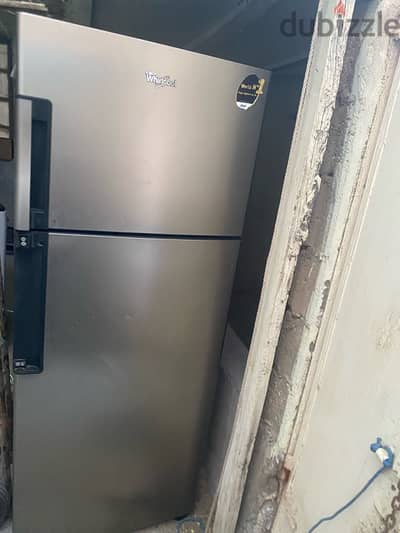 ثلاجة حجم وسط medium-sized refrigerator