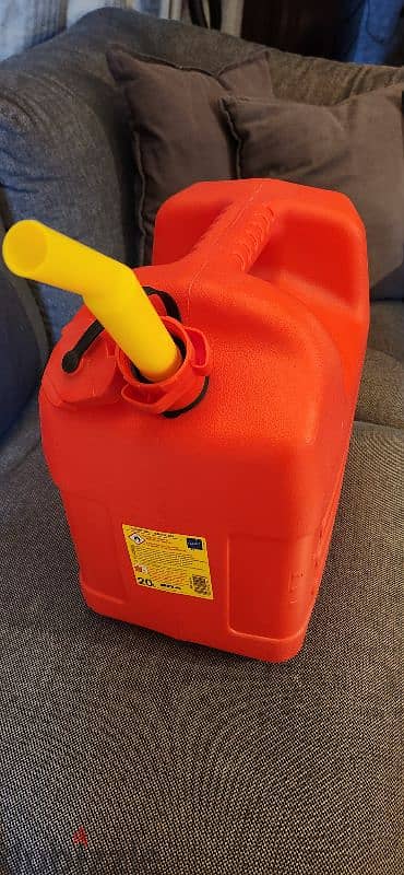 20-liter Jerrycan (fuel storage and transportation)