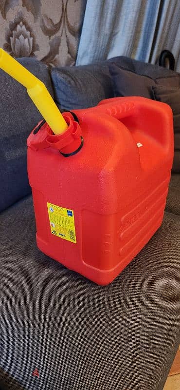 20-liter Jerrycan (fuel storage and transportation) 2