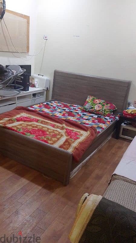 ROOM SHARING 40BD WITH EWA  FOR LADY ONLY  Near royal hospital oppos 1