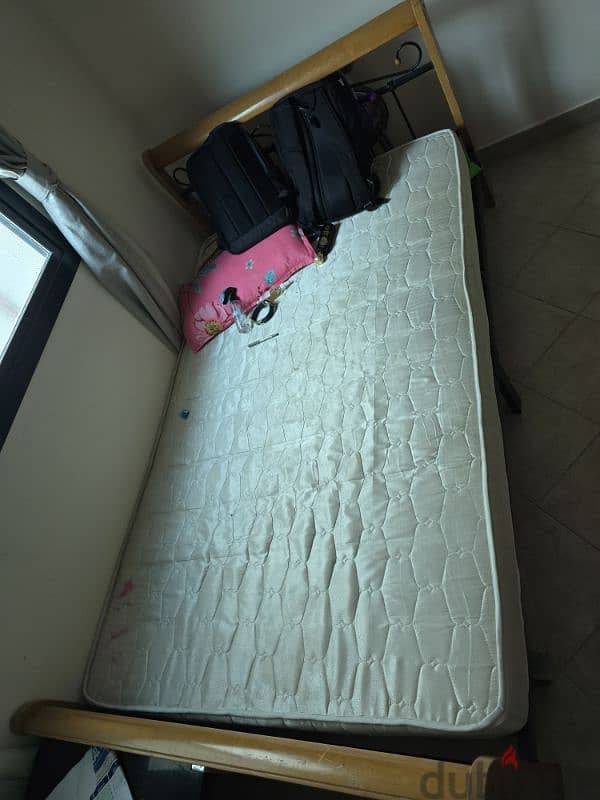 queen size bed with mattress 2
