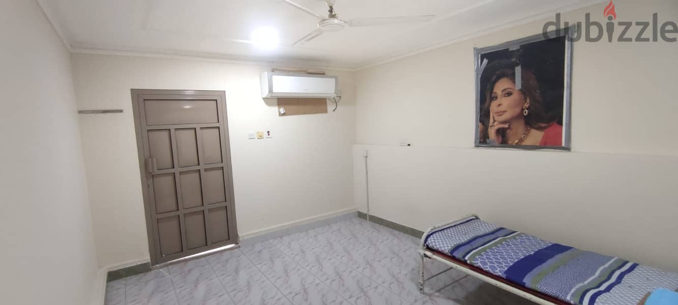 Bed space East Riffa with ewa and air-condition only 40bd for man 1