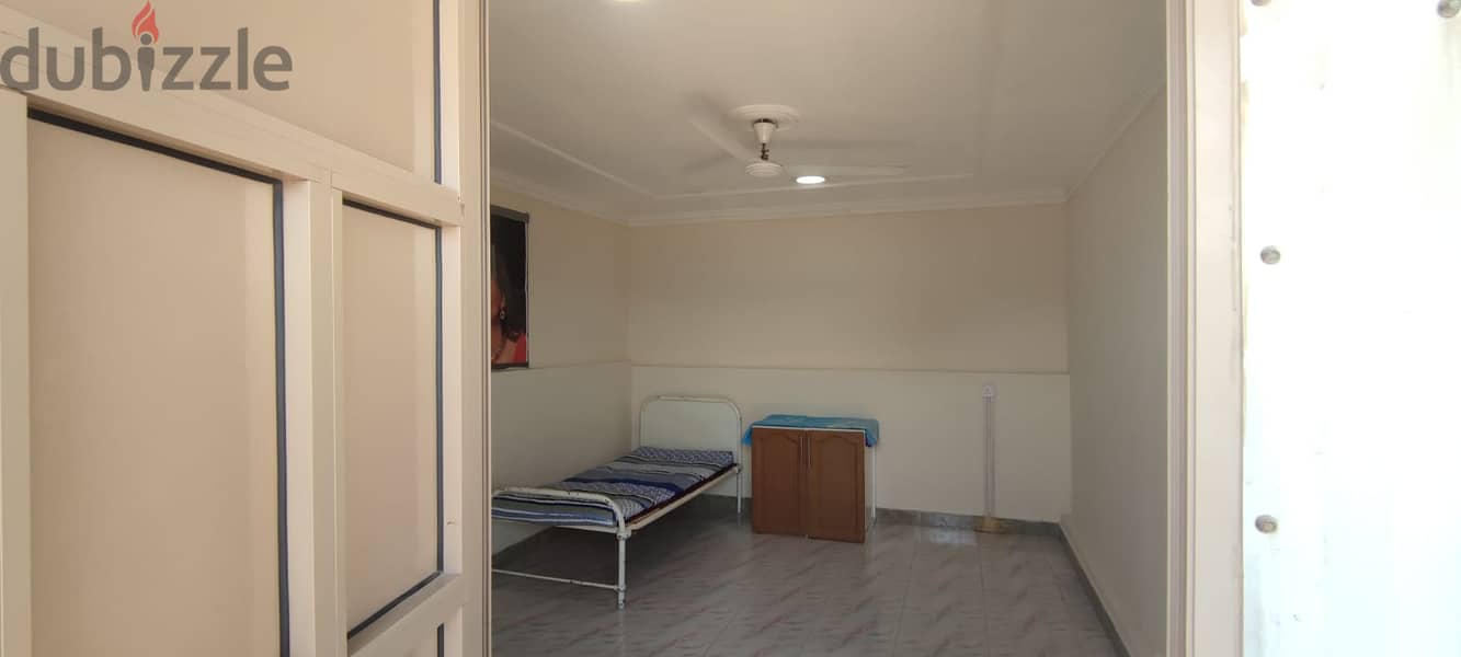 Bed space East Riffa with ewa and air-condition only 40bd for man 3