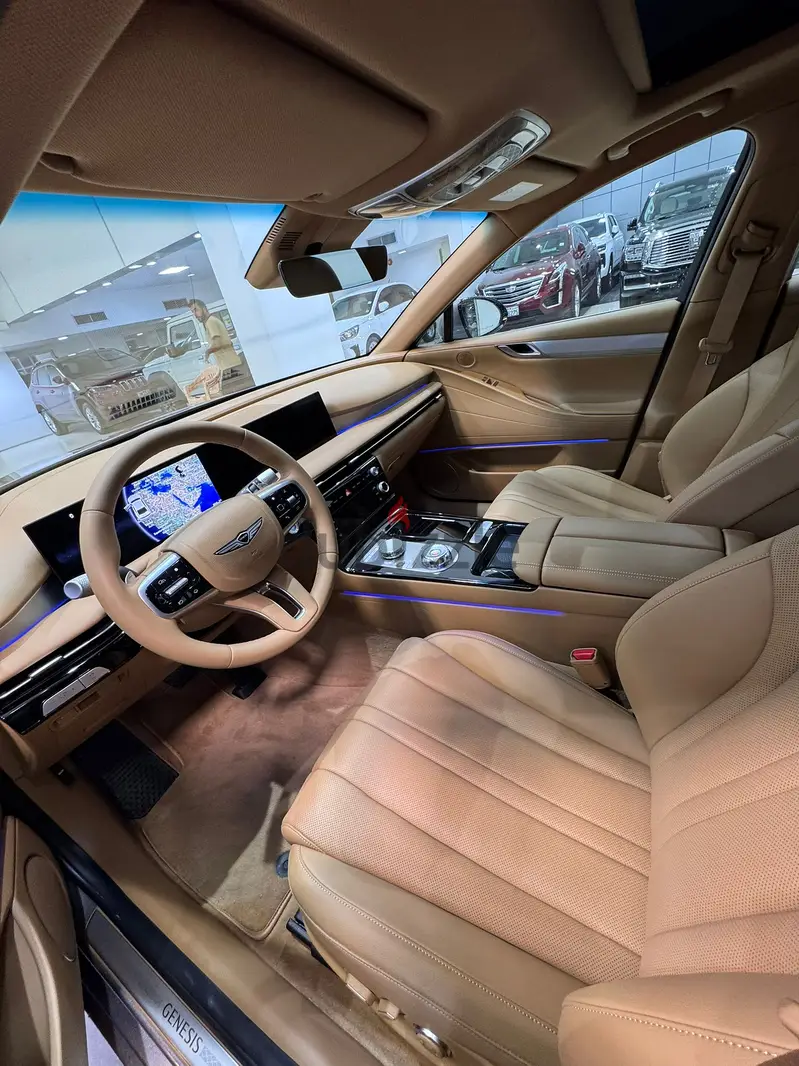 جنسيس جي 80 لعام 2025 باللون الفضي420329946917130244