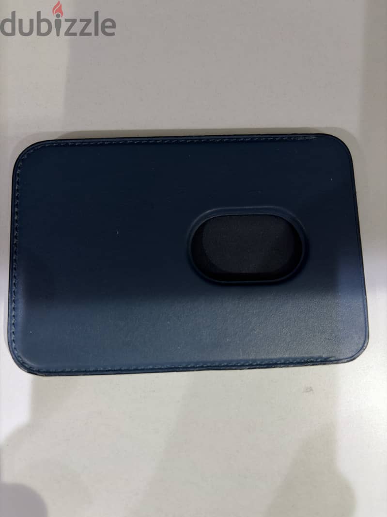 Apple magnetic wallet 1