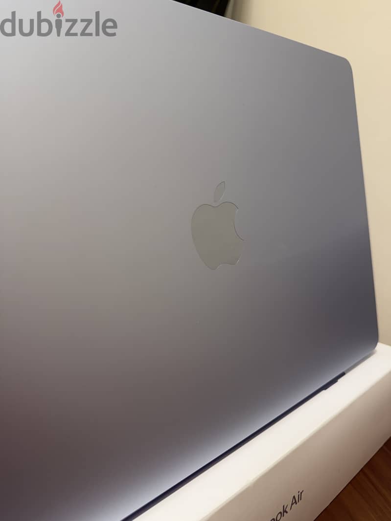 للبيع ماك بوك آير M4 شبه جديد  For sale Macbook Air Like new 4