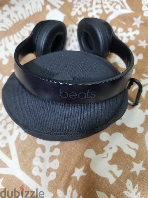 beats Bluetooth headphone 1