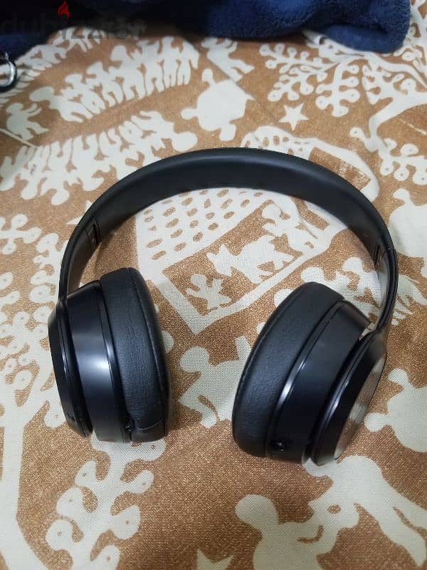 beats Bluetooth headphone 3