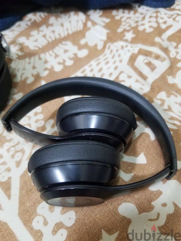 beats Bluetooth headphone 4