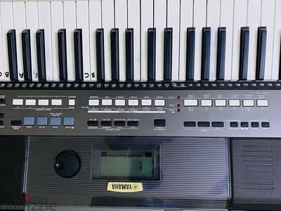 Mint condition  YAMAHA PSR I400 keyboard