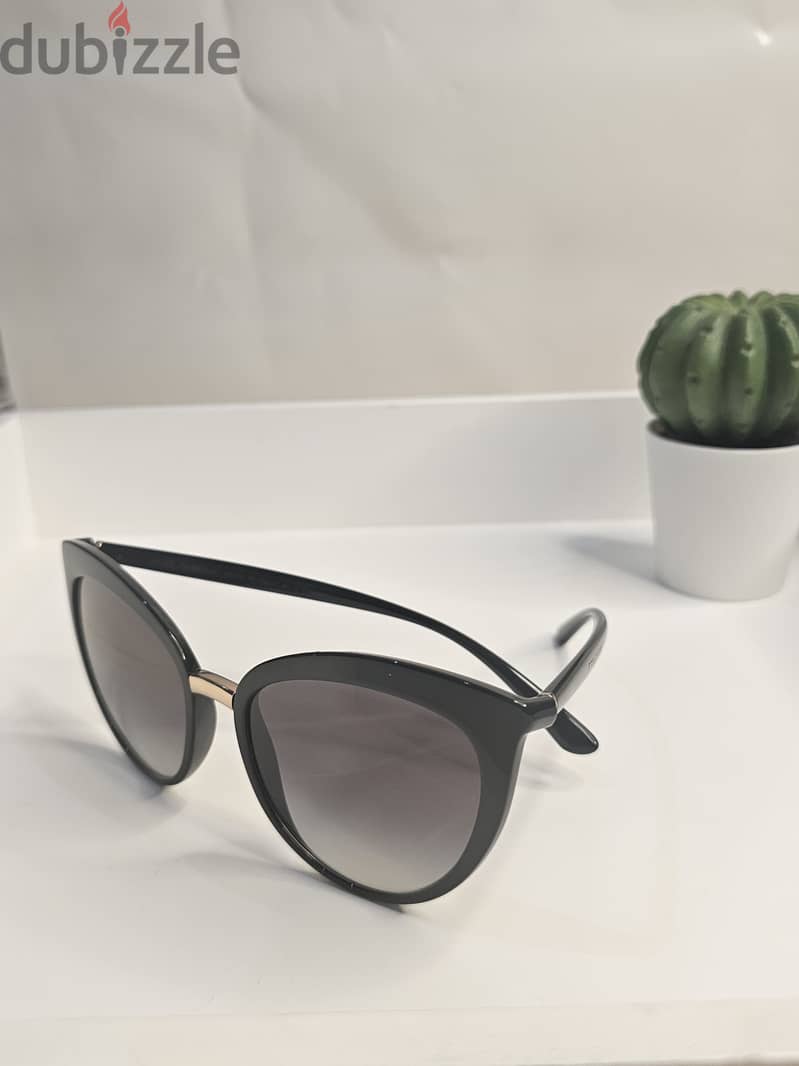 DOLICE AND GABBANA aunglasses used clean 30 BD 1