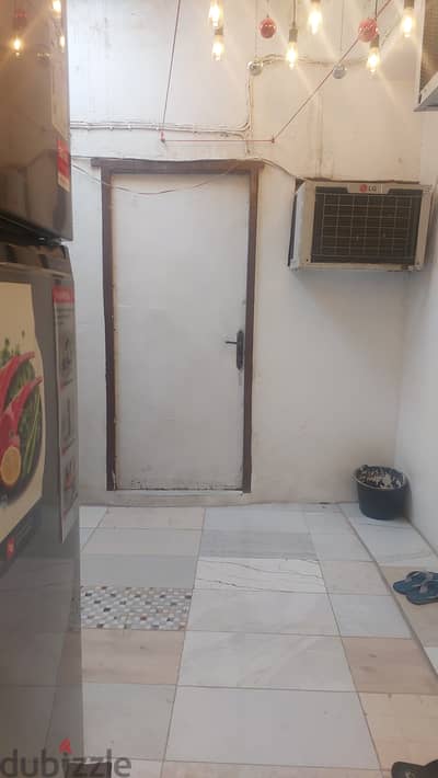 Room for rent behind kfc al hoora