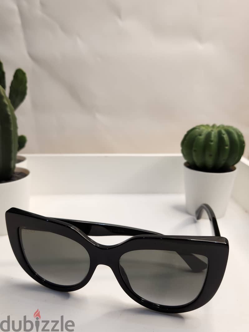 Gucci Square Sunglasses - Luxury Style Meets Iconic Design 4