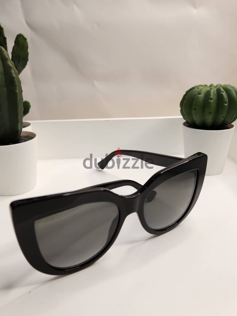 Gucci Square Sunglasses - Luxury Style Meets Iconic Design 5