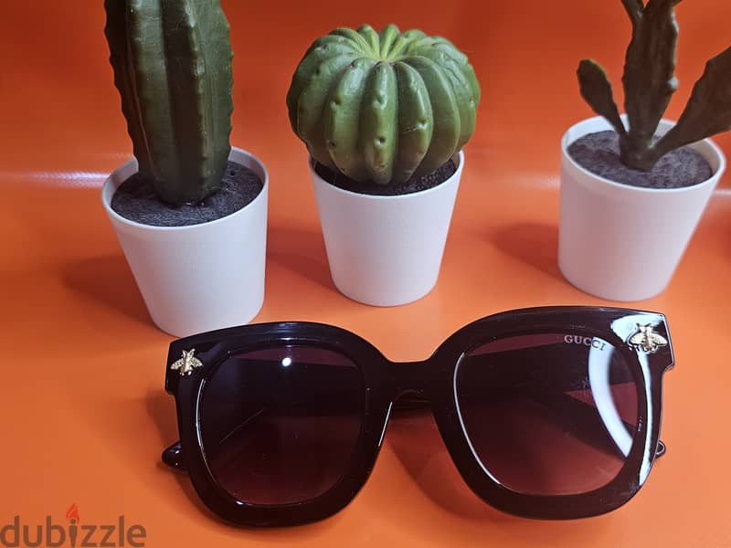 Gucci 3 women sunglasses - clean used 5