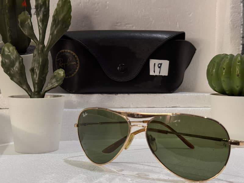 Rayban Sunglasses - clean used 10BD 4