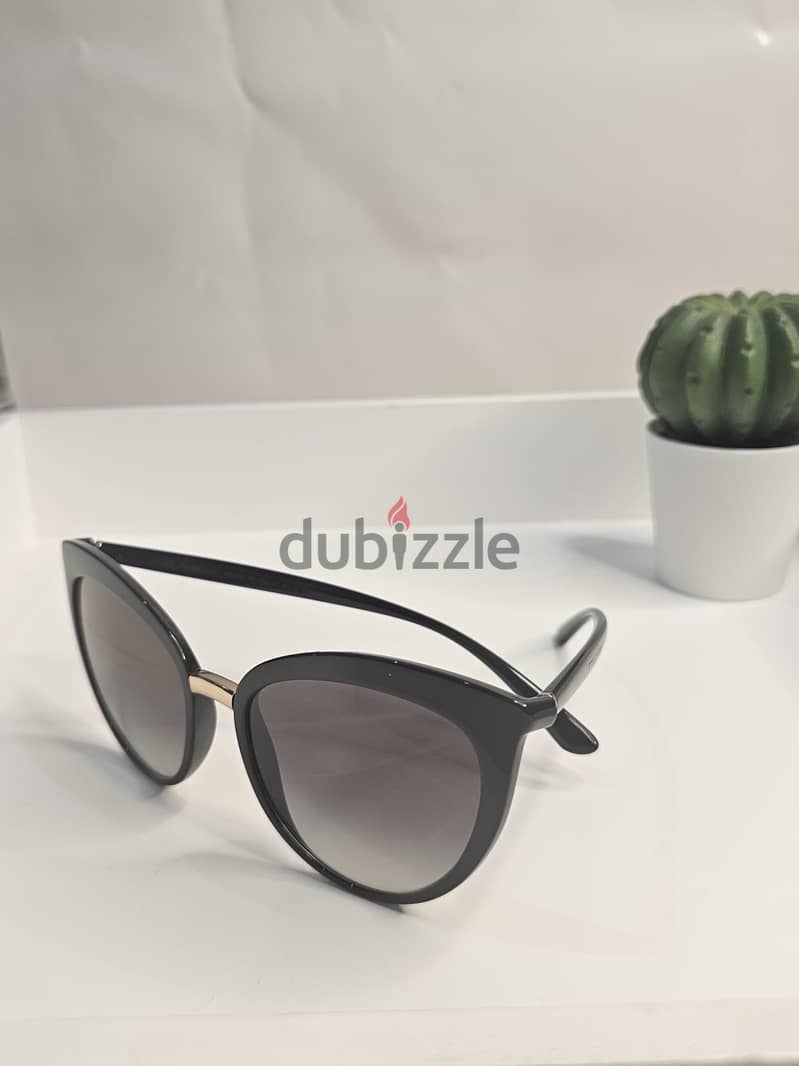 DOLICE AND GABBANA clean used 1