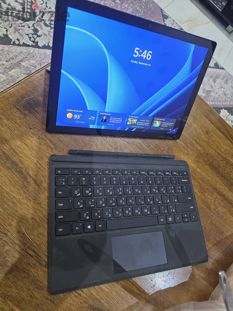 Surface Pro i5 4gb 128Gb 100BD keyboard+ surface+charger 2