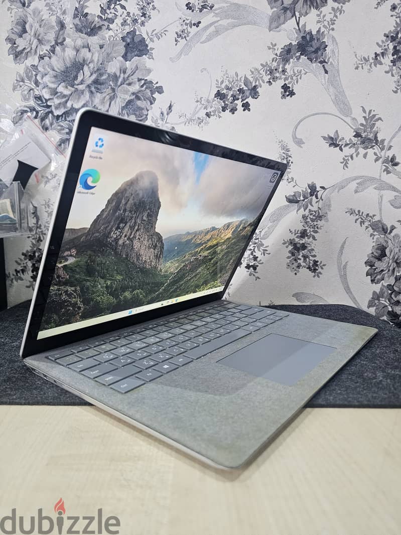 Microsoft Surface laptop Core i5 8gb 256gb 110BD 2