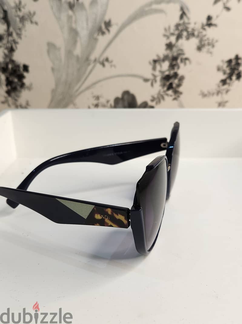 Fenid brand ORG used clean sunglasses 20bd 2