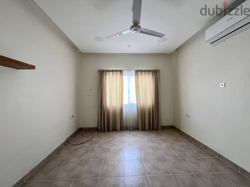 4BR Villa in Aali | Private Backyard & BBQ | Maid Room 8