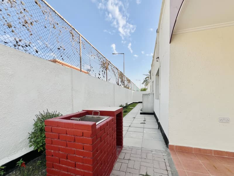 4BR Villa in Aali | Private Backyard & BBQ | Maid Room 14