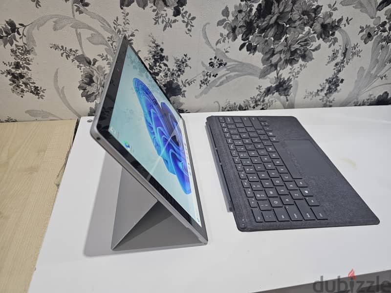 Microsoft Surface Pro 4 Core i5 4gb 128gb 90BD +with keyboard and char 3