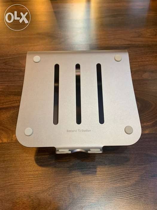 Macbook aluminium Stand 1