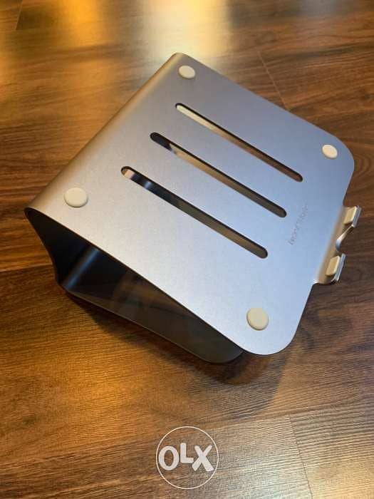 Macbook aluminium Stand 2