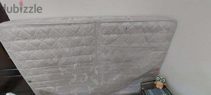 urgent sale good Matress  200x160 queensize 1