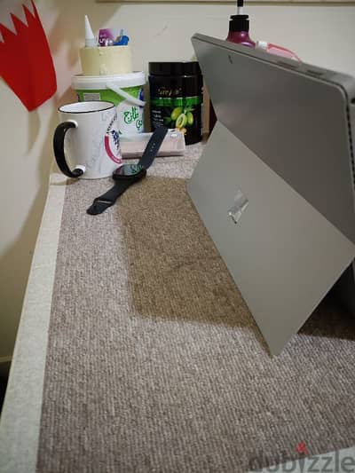Microsoft surface pro 4 (SCREEN NOT WORKING BROKEN SCREEN)