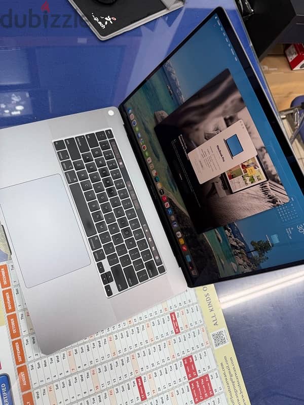 MacBook pro i7 16” Display with Touch Bar 16G 512GB 4 GN Graphics 4
