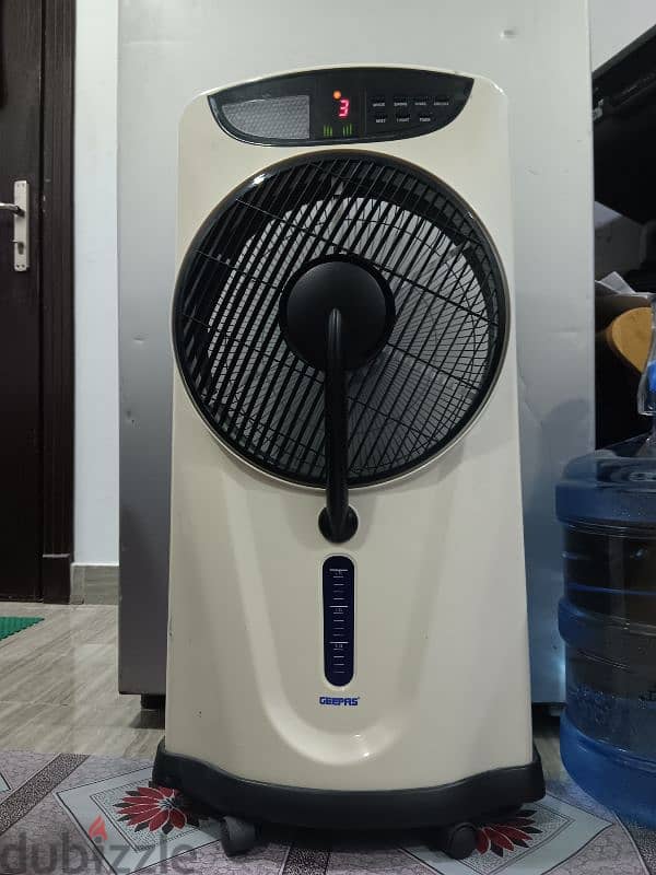 universal stand fan 1