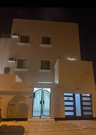 Room available for rent with EWA included — for a lady or couple.