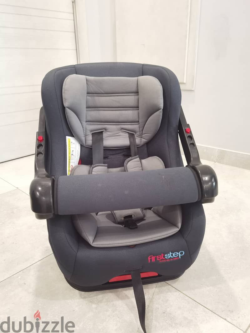 Slightly used baby car seat 1