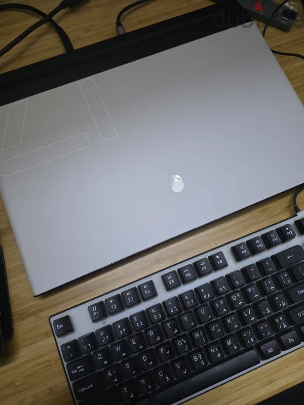 Alienware m17 R2 i7 9th Gen 8gb Graphics - Laptop computers - 105680616