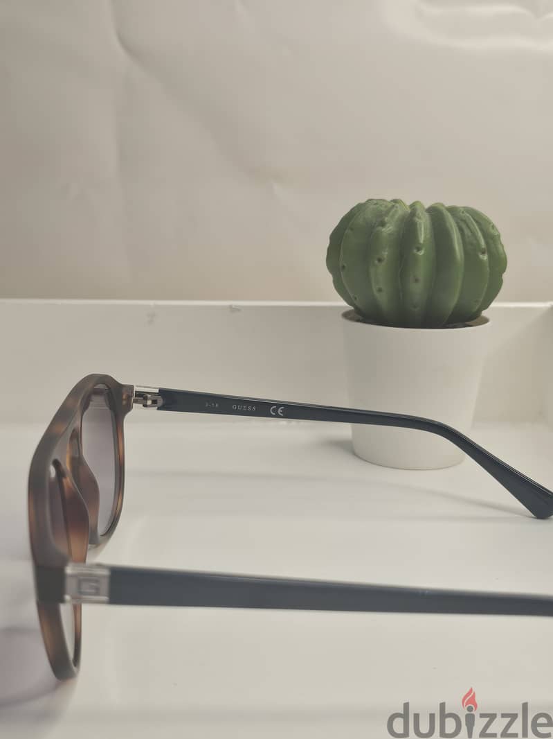 GUESS sunglasses clean used - 25BD 3