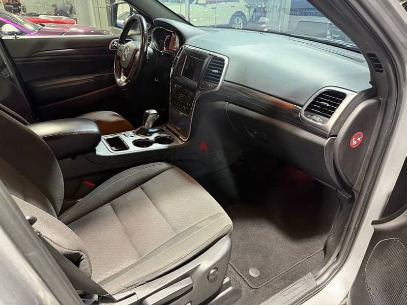 2020 Jeep Grand Cherokee Laredo 5