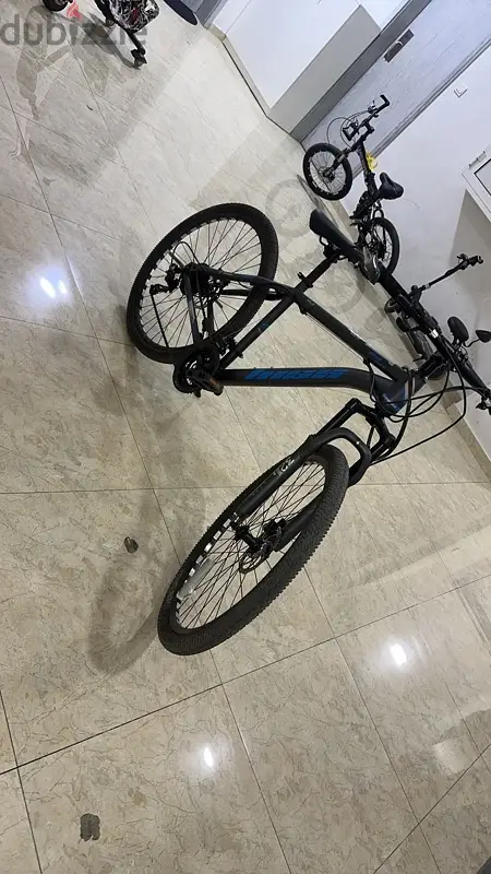 [NEGOTIABLE] CLEAN 29” MTB – Matte Black & Blue – Like New
