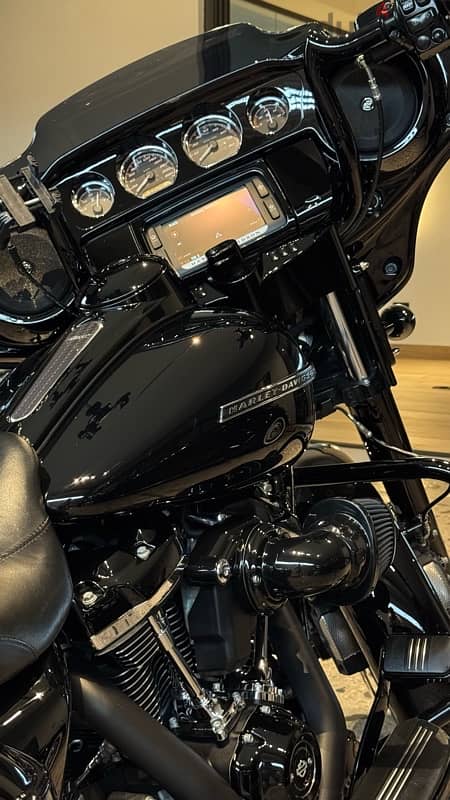 Harley Davidson street glide (special) 7