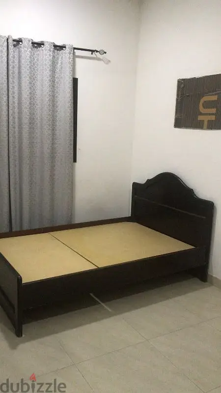 سرير فردي مقاس 100×200 معروض للبيع بسعر 10 دينار بحريني فقط