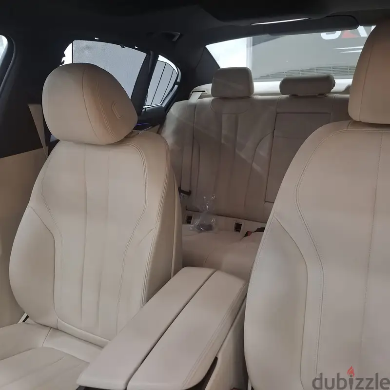 بي إم دبليو 520 لعام 2018460678869812531208