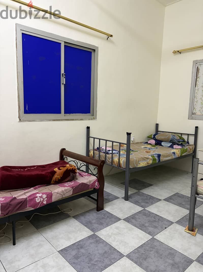 ROOM & BED space Available 1