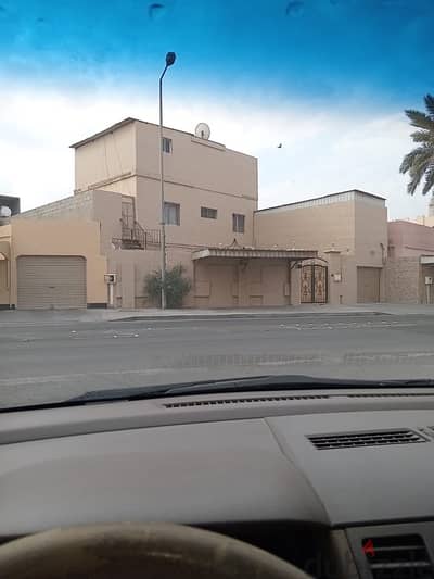 للبيع بيت في مدينة عيسى 7 غرف بسعر 125